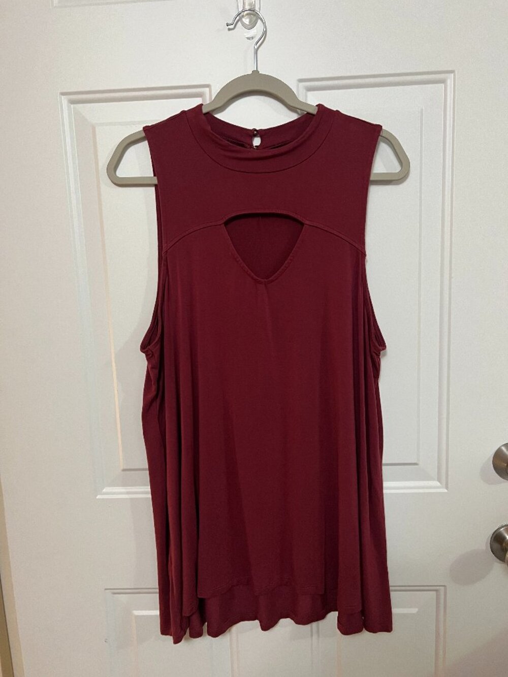 Torrid Super Soft Burgundy Keyhole Tank Size 3 22/24